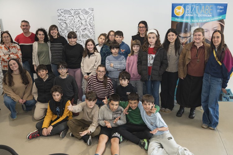 Jóvenes de Bizilabe de Abanto-Zierbena se reúnen con mujeres profesionales del mundo de la ciencia y la tecnología en el Encuentro entre Pares
