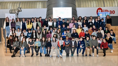 Jóvenes de Bizilabe de Bilbao se reúnen con mujeres profesionales del mundo de la ciencia y la tecnología en el Encuentro entre Pares Jóvenes de Bizilabe de Bilbao se reúnen con mujeres profesionales del mundo de la ciencia y la tecnología en el Encuentro entre Pares