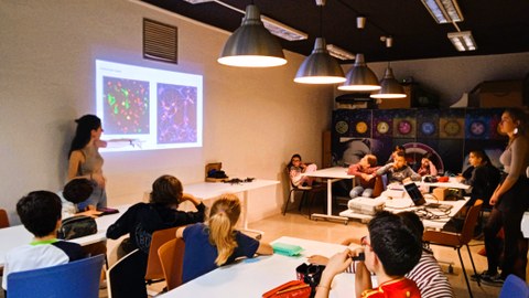 Jóvenes de Bizilabe reciben la visita de mujeres investigadoras de Bilbao Jóvenes de Bizilabe reciben la visita de mujeres investigadoras de Bilbao