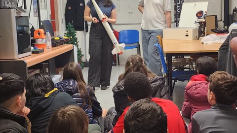 Jóvenes de Bizilabe visitan la Escuela de Ingeniería de Bilbao Jóvenes de Bizilabe visitan la Escuela de Ingeniería de Bilbao