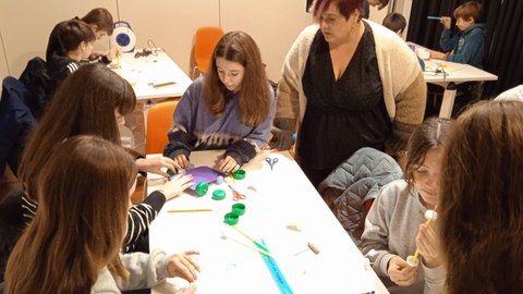 Investigadoras de Elgoibar han estado con jóvenes de Bizilabe Investigadoras de Elgoibar han estado con jóvenes de Bizilabe