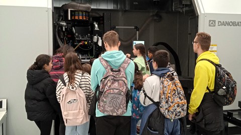 Jóvenes de Bizilabe de Elgoibar visitan la empresa Danobat Jóvenes de Bizilabe de Elgoibar visitan la empresa Danobat