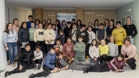 Jóvenes de Bizilabe (Elgoibar) se han reunido con mujeres profesionales de la ciencia y la tecnología en el Encuentro entre pares