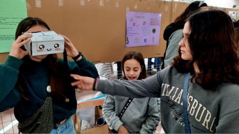 Jóvenes de Bizilabe han mostrado sus proyectos en la III. Feria de la Ciencia de Elgoibar Jóvenes de Bizilabe han mostrado sus proyectos en la III. Feria de la Ciencia de Elgoibar
