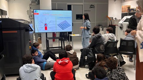 Los y las jóvenes de Bizilabe conocen las instalaciones de IMH