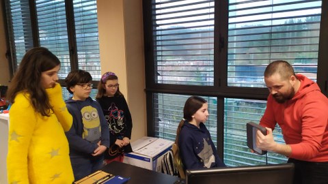 Jóvenes de Bizilabe visitan la empresa 3D Print de Ermua