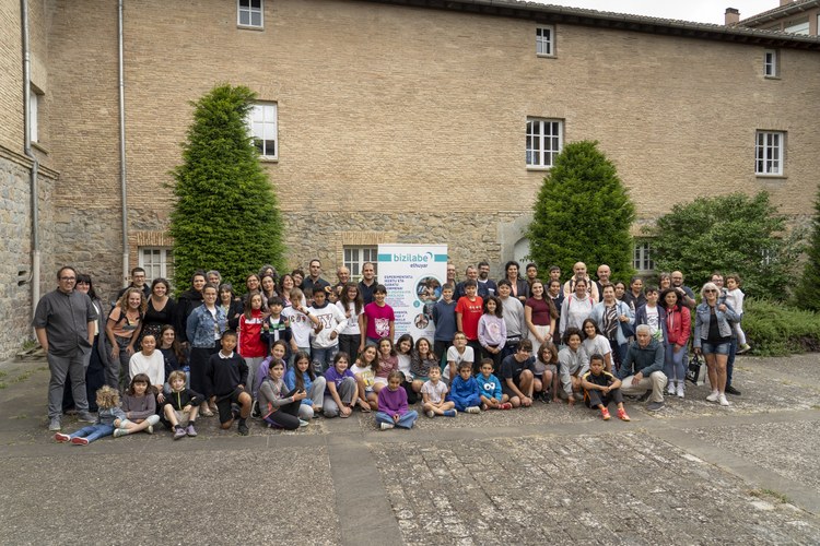 El primer Bizilabe Eguna pone el broche final al curso con con la exposición de los proyectos desarrollados por las y los jóvenes.