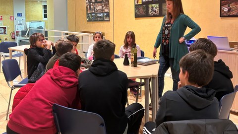 Las y los jóvenes de Bizilabe reciben la visita mujeres STEM de Pamplona