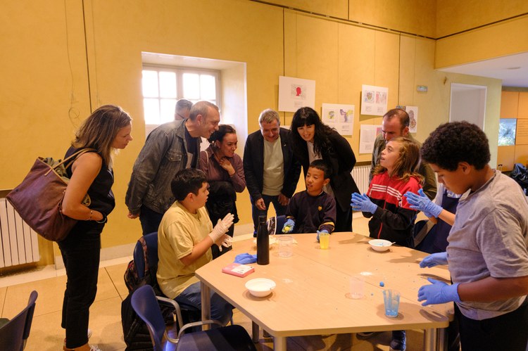 Más de cincuenta estudiantes de 5º de Primaria a 2º de ESO participan durante este curso en el programa de ocio juvenil Bizilabe, que promueve la ciencia y la tecnología