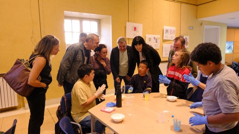 Más de cincuenta estudiantes de 5º de Primaria a 2º de ESO participan durante este curso en el programa de ocio juvenil Bizilabe, que promueve la ciencia y la tecnología Más de cincuenta estudiantes de 5º de Primaria a 2º de ESO participan durante este curso en el programa de ocio juvenil Bizilabe, que promueve la ciencia y la tecnología