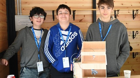 Jóvenes de Bizilabe de Llodio premiados en la Elhuyar Zientzia Azoka Jóvenes de Bizilabe de Llodio premiados en la Elhuyar Zientzia Azoka