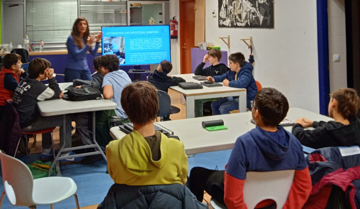 Jóvenes de Bizlabe reciben la visita de Iratxe Riera San Martín