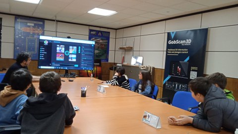 Jóvenes residentes en Llodio visitan la empresa de software local Avacon Jóvenes residentes en Llodio visitan la empresa de software local Avacon