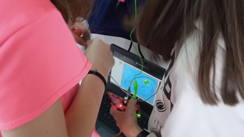 Jóvenes de Llodio han tenido talleres de ciencia en el centro Jóvenes de Llodio han tenido talleres de ciencia en el centro