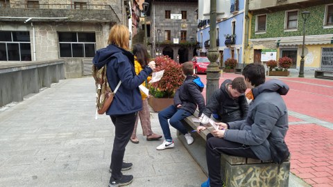 Salida geológica de jóvenes del taller Bizilabe de Soraluze