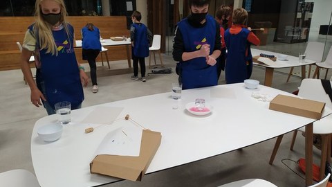 Jóvenes de Tolosaldea han dado inicio en Bizilabe a los talleres del programa 'Izan asmatzaile eta ikertzaile'