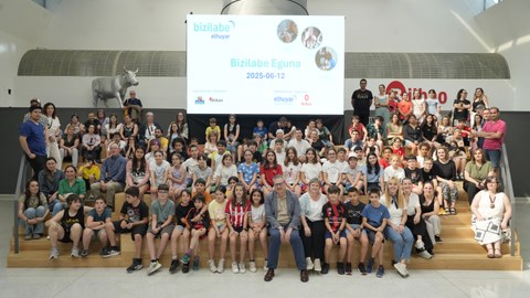 Bilboko gazteek 30 proiektu zientifiko-teknologiko baino gehiago aurkeztu dituzte Bizilabe Egunean Bilboko gazteek 30 proiektu zientifiko-teknologiko baino gehiago aurkeztu dituzte Bizilabe Egunean