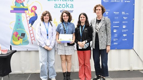 Esperanzako Bizilabeko Aitziber, Udane eta Uxue Elhuyar Zientzia Azokan sarituak izan dira