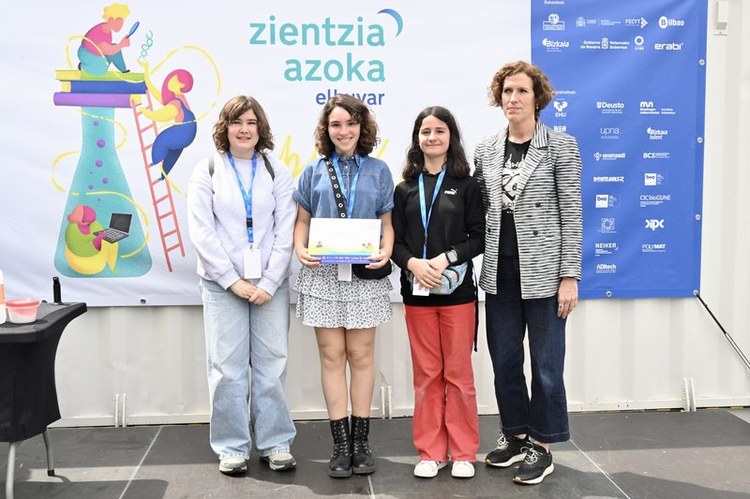 Esperanzako Bizilabeko Aitziber, Udane eta Uxue Elhuyar Zientzia Azokan sarituak izan dira