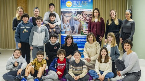 Elgoibarko Bizilabeko gazteak zientzia eta teknologiaren arloko emakume profesionalekin elkartu dira Parekoen Topaketan Elgoibarko Bizilabeko gazteak zientzia eta teknologiaren arloko emakume profesionalekin elkartu dira Parekoen Topaketan