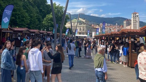 Elgoibarko Bizilabeko gazteak Elhuyar Zientzia Azokan izan dira Elgoibarko Bizilabeko gazteak Elhuyar Zientzia Azokan izan dira