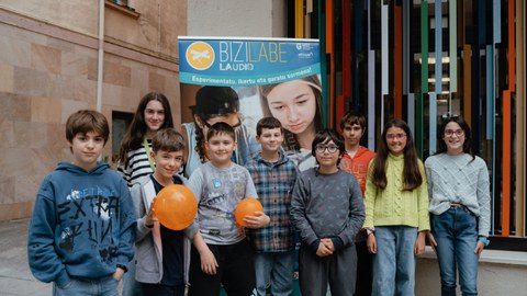 Laudioko Bizilabeko gazteek ikasturtean egindako proiektuak erakutsi dituzte Laudioko Bizilabeko gazteek ikasturtean egindako proiektuak erakutsi dituzte