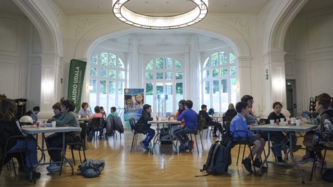 Laudioko Bizilabeko gazteak zientziaren eta teknologiaren emakume profesionalekin batu dira Parekoen Topaketa ekimenean Laudioko Bizilabeko gazteak zientziaren eta teknologiaren emakume profesionalekin batu dira Parekoen Topaketa ekimenean