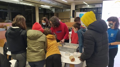 Tolosaldeko gazteek ikertzaile bat izan dute bisitan Bizilaben